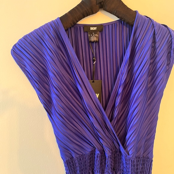 DKNY size 8 - Picture 4 of 10